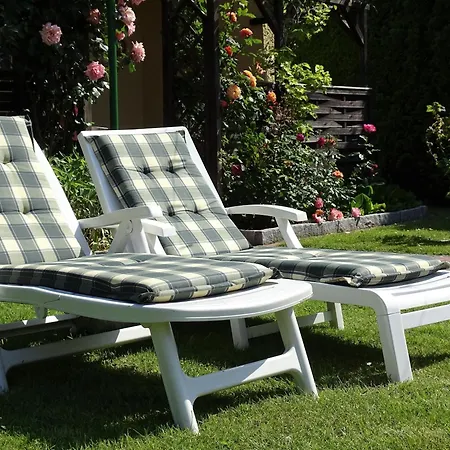 Nyaraló Kleine Monika