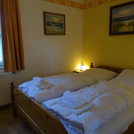 Nyaraló Kleine Monika *