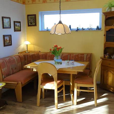 Nyaraló Kleine Monika *